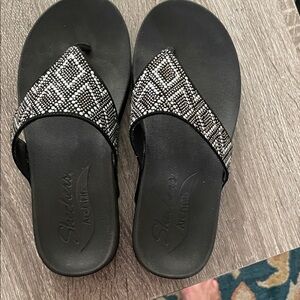Black sketcher size 6 thong flip-flops. Silver,black,bronze beads.EUC